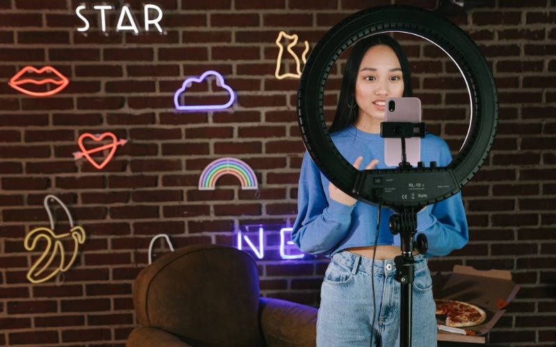  Influencer được chia thành 2 nhóm dựa vào mức độ ảnh hưởng